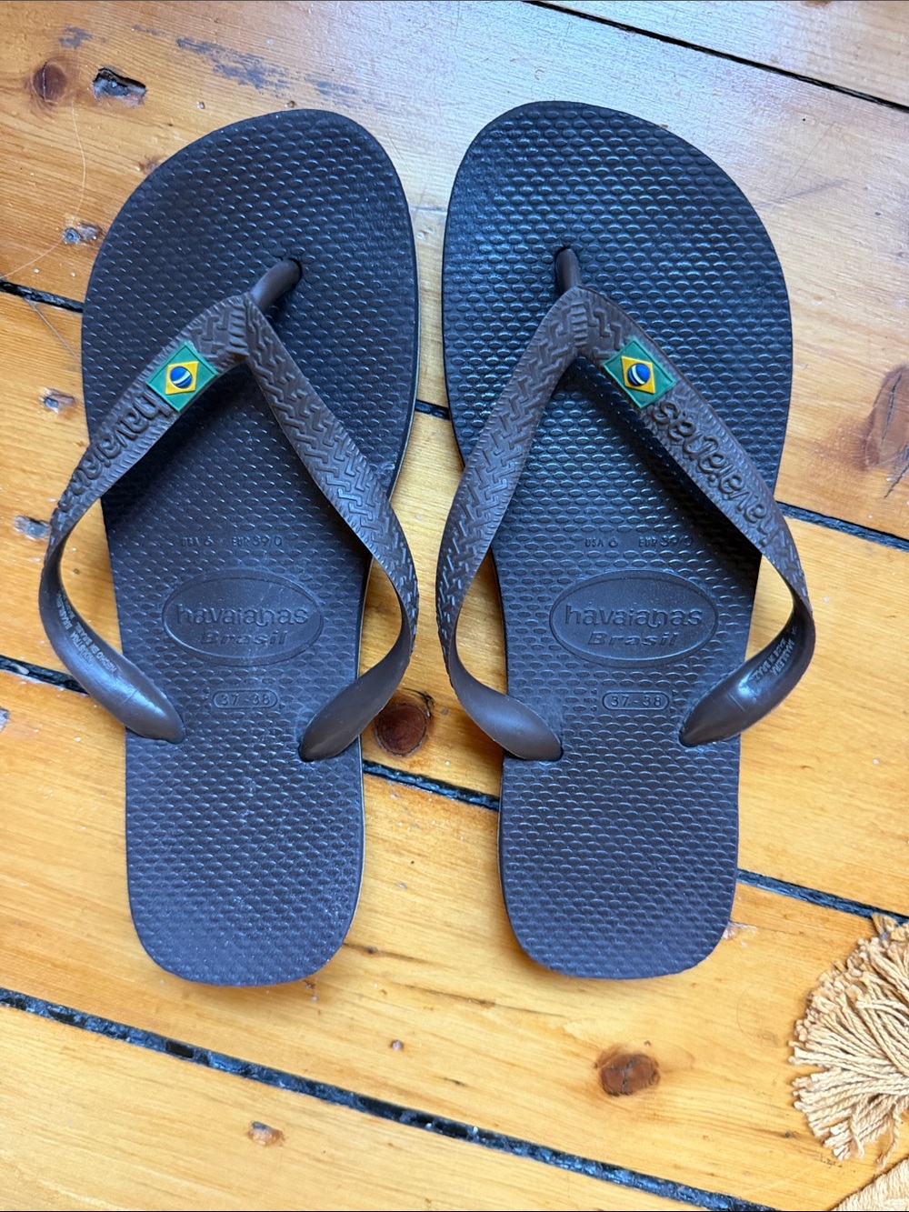 Havaianas Brown Flip Flop Sandals Brazilian Flag  SIZE 37-38